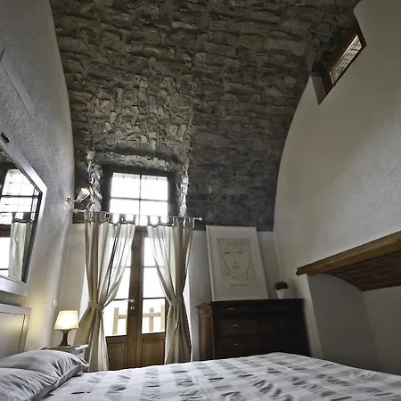 Crotto Di Somana مانديلو ديل لاريو